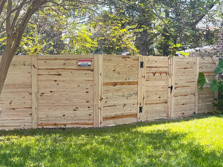 Mobile Alabama Wood fence contractor in the Mobile Alabama area.