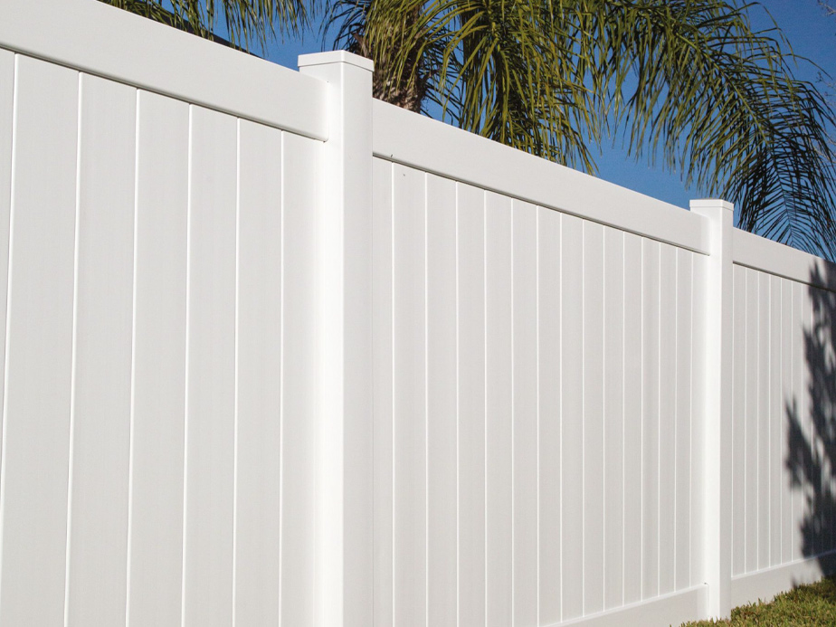 Residential Vinyl fence company in the Mobile Alabama area.