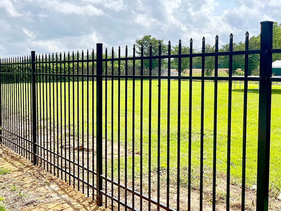 Residential Decorative fence company in the Mobile Alabama area.