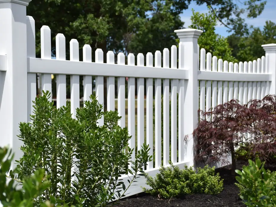 Vinyl fencing benefits in Mobile Alabama
